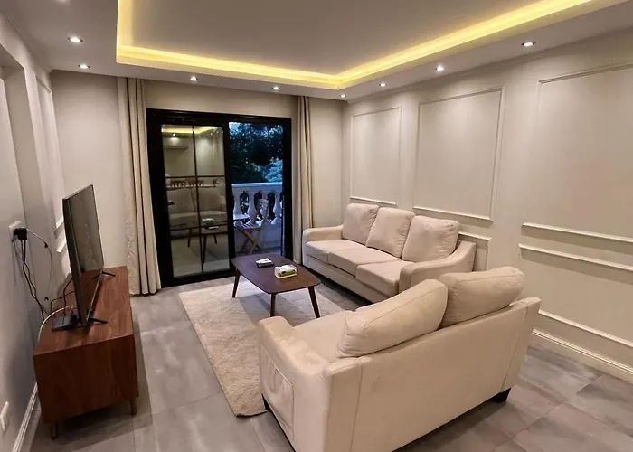 Elegant Garden View 3Br